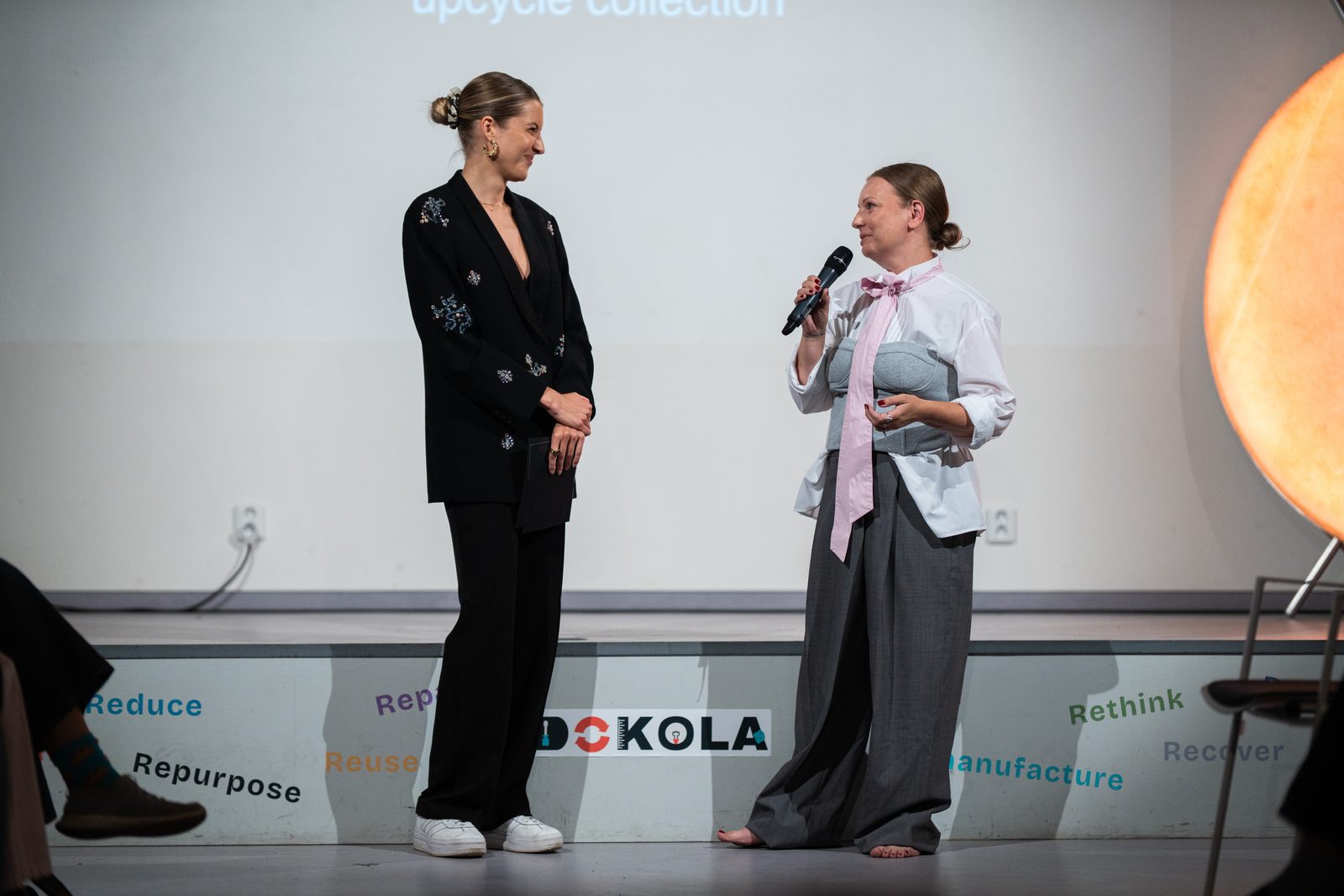 Moderátorky na pódiu Festivalu Dokola