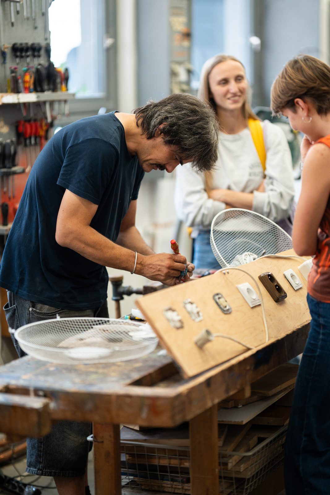 Workshop opravy elektroniky v Cirkulární dílně